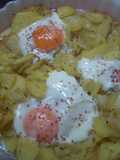 Patatas con huevos a la sal roja de Háwai
