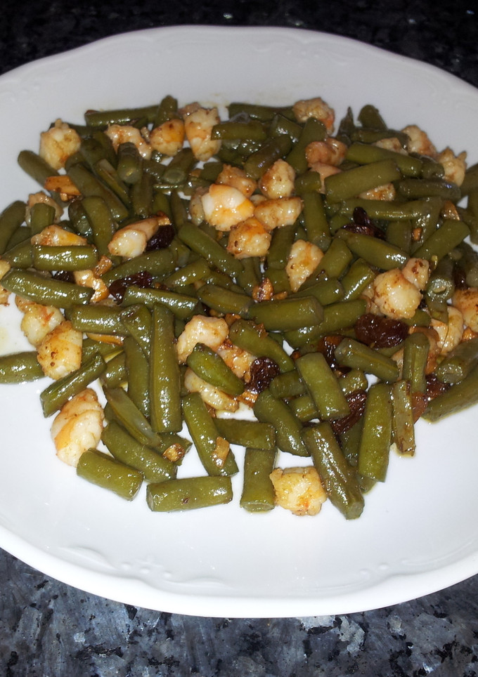 Una foto de Salteado de colas de langostino con judías