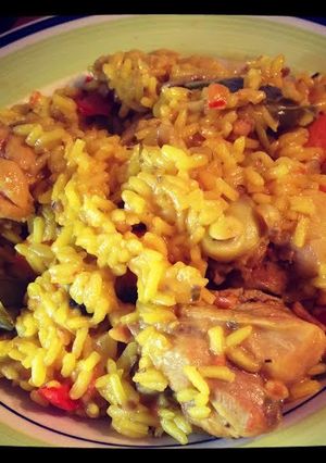Una foto de Arroz con salteado de verduras y pollo
