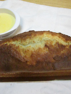 Una foto de Bizcocho de limón con crema regia