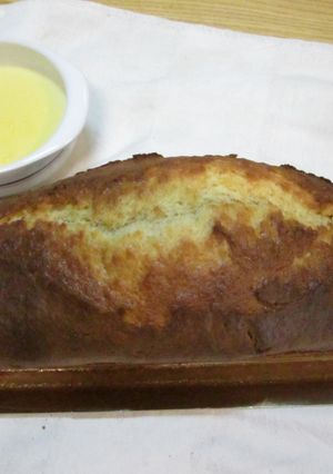 Una foto de Bizcocho de limón con crema regia