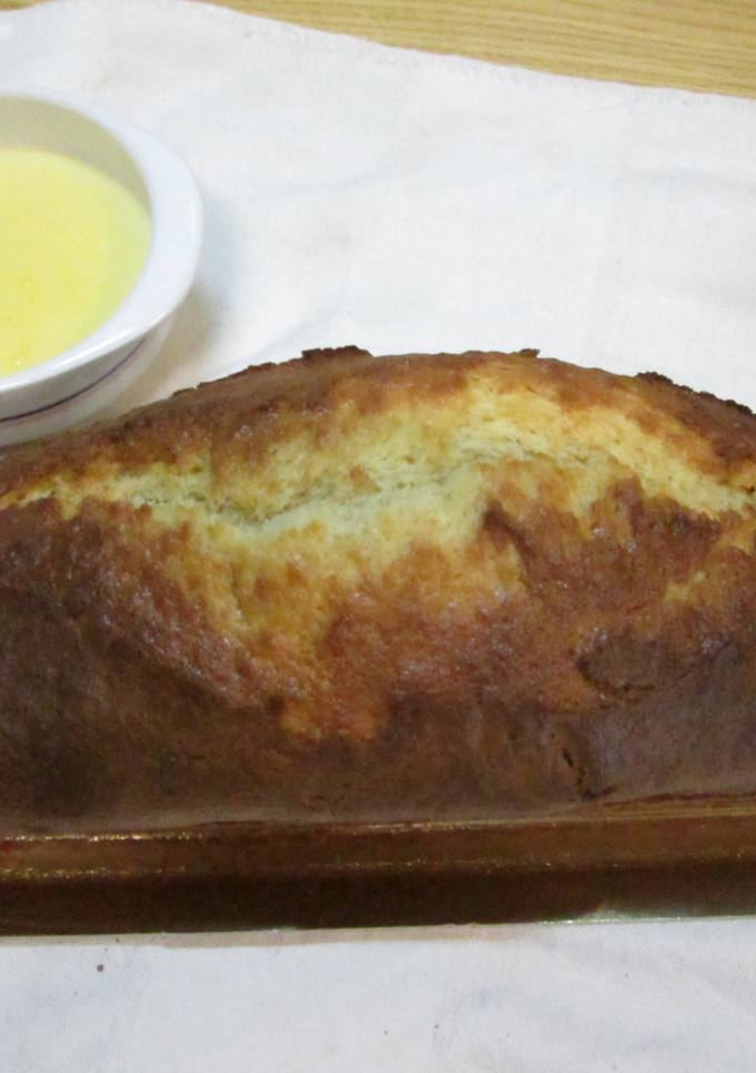 Una foto de Bizcocho de limón con crema regia