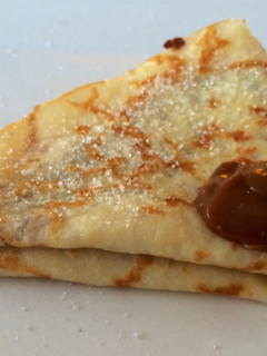 Una foto de Crepes suzette con dulce de leche