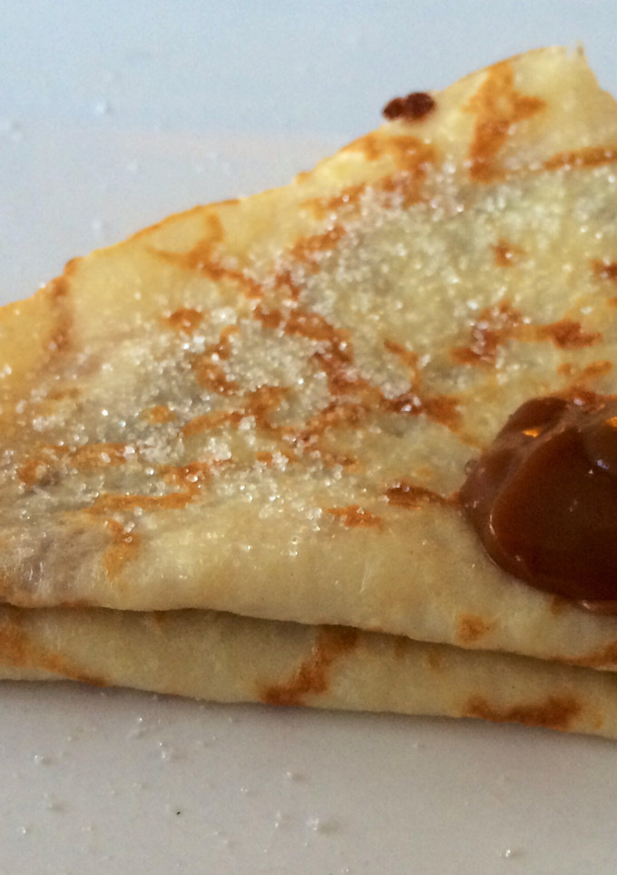 Una foto de Crepes suzette con dulce de leche