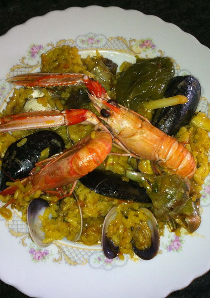 Una foto de Paella de marisco y verduras