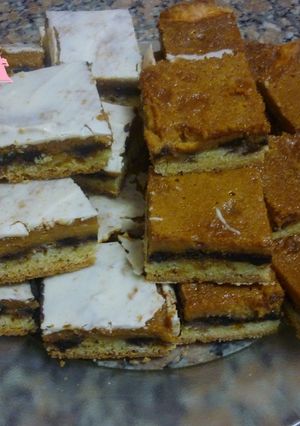 Una foto de Cuadraditos cremosos de dulce de leche y chips de chocolate