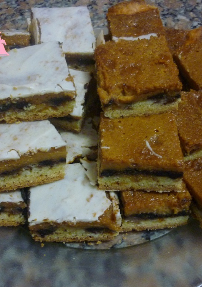 Una foto de Cuadraditos cremosos de dulce de leche y chips de chocolate
