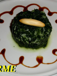 Una foto de Timbal de espinacas con arroz y queso azul