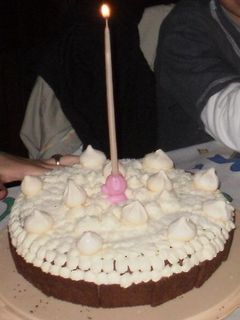Una foto de Torta de cumpleaños con cubierta para principiantes