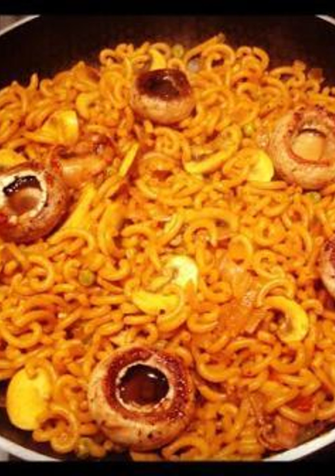Una foto de Fideos melosos con champiñones