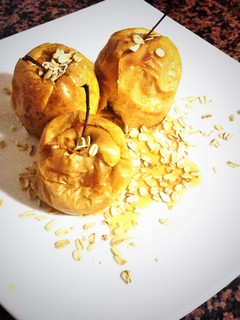 Una foto de Manzana asada con miel y avena
