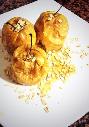 Una foto de Manzana asada con miel y avena