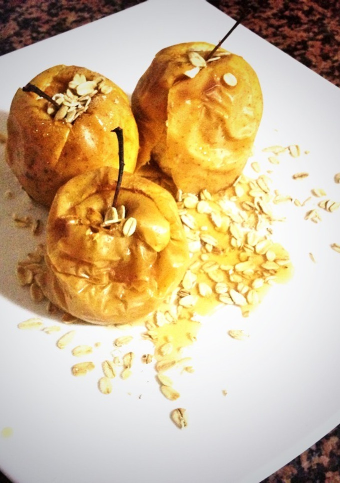 Una foto de Manzana asada con miel y avena