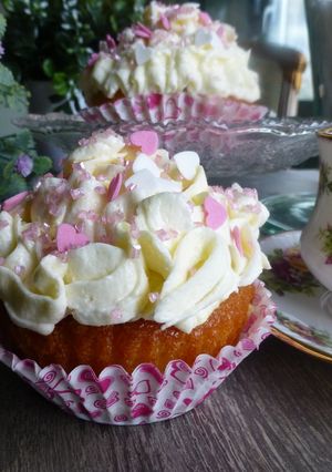 Una foto de Cupcakes rellenos de almíbar de higos y crema de vainilla