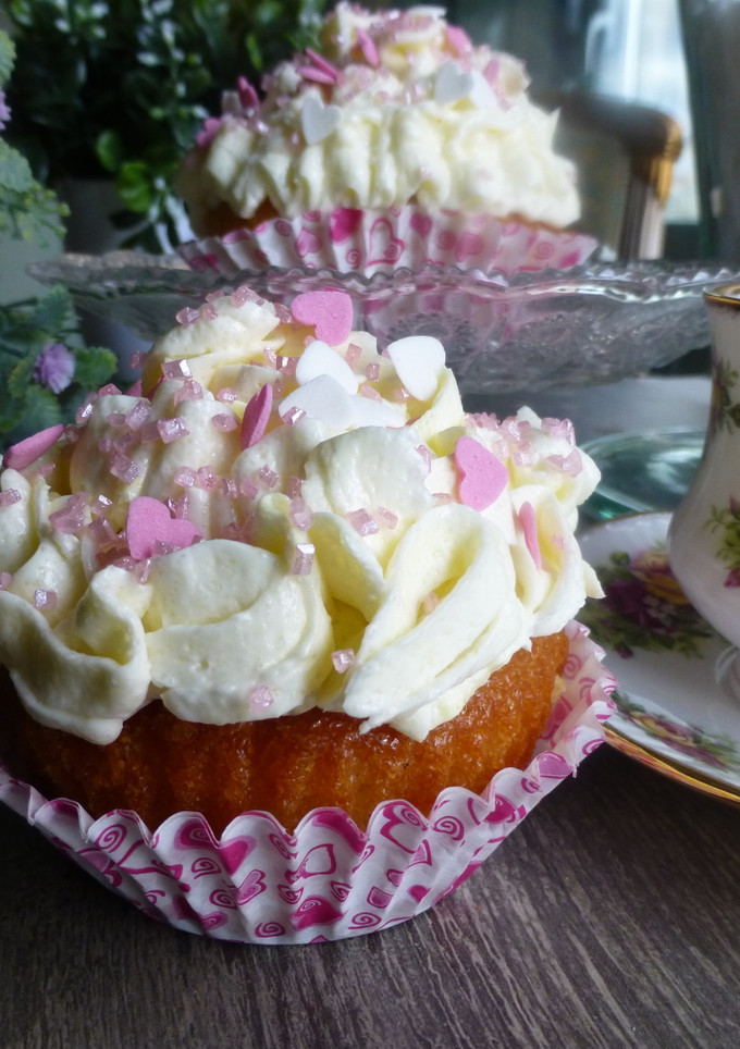 Una foto de Cupcakes rellenos de almíbar de higos y crema de vainilla