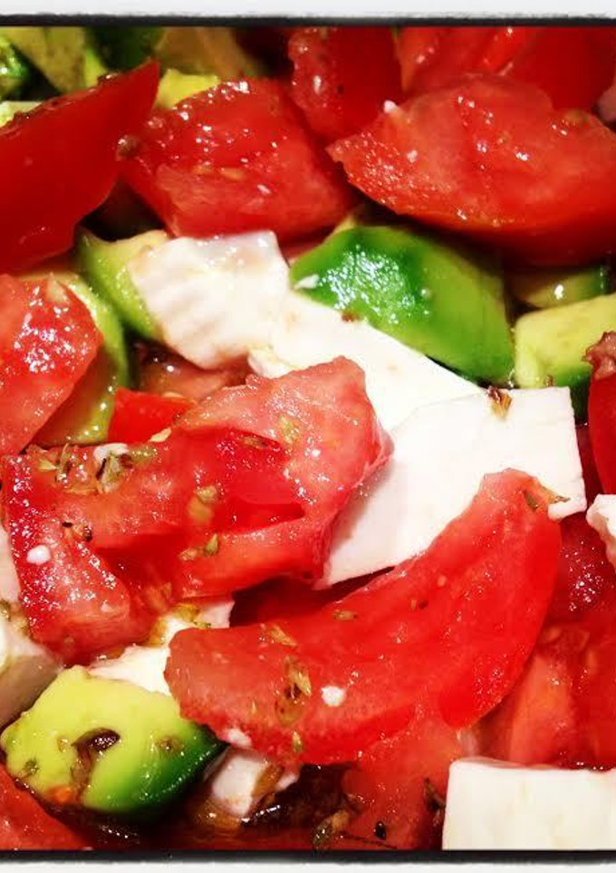 Una foto de Ensalada fresca de aguacate