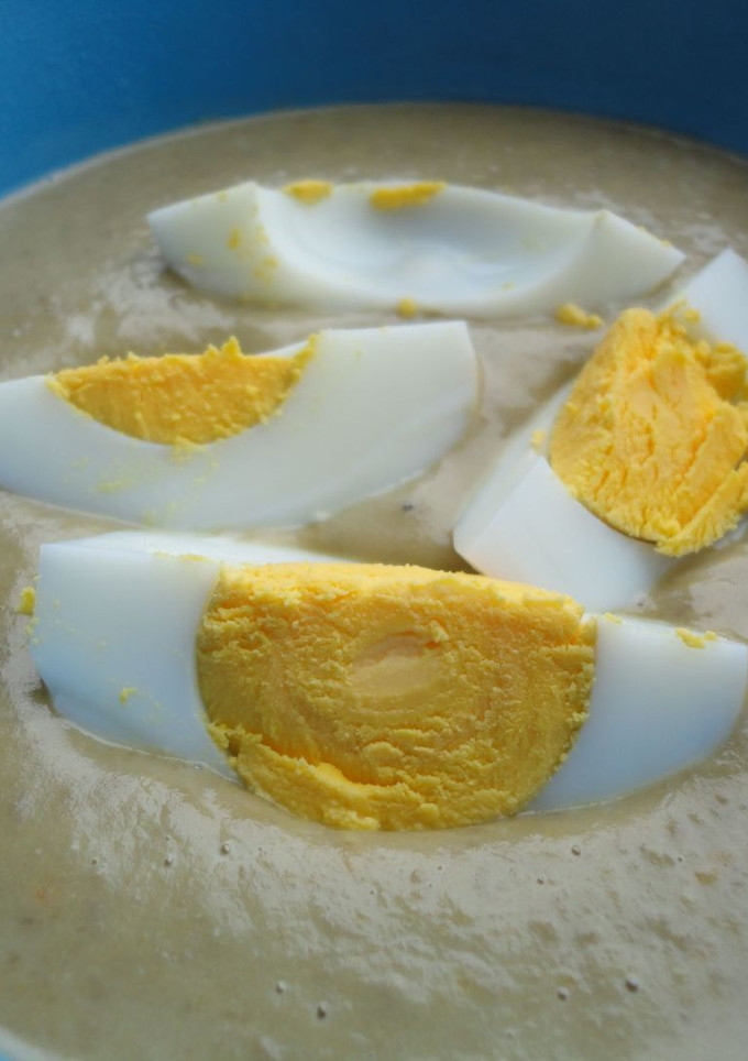 Una foto de Puré de lentejas con huevos