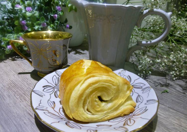 Napolitana de chocolate con masa de hojaldre casera