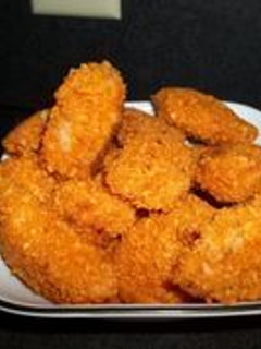 Una foto de Pollo apanado con doritos