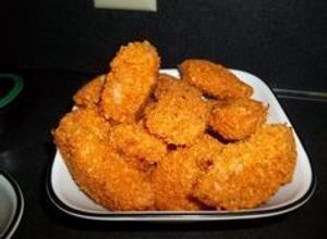 Una foto de Pollo apanado con doritos