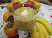 Una foto de bebidas con chantilly