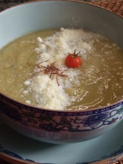 Una foto de Sopa de verduras con azafrán