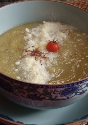 Una foto de Sopa de verduras con azafrán