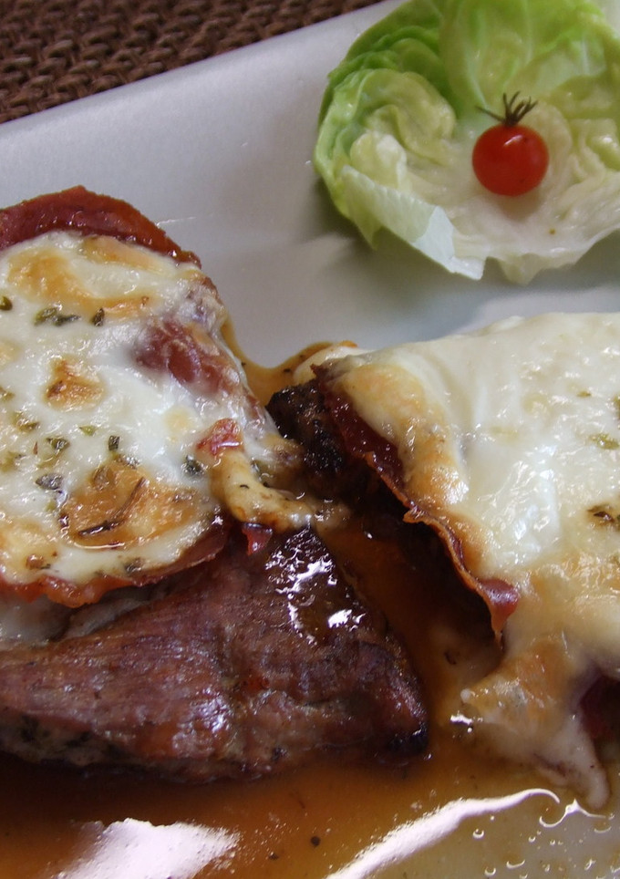 Una foto de Escalopes con jamón de Parma y salsa de vino