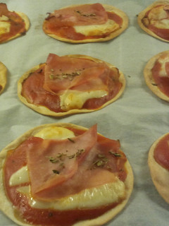 Una foto de Mini pizzas con obleas