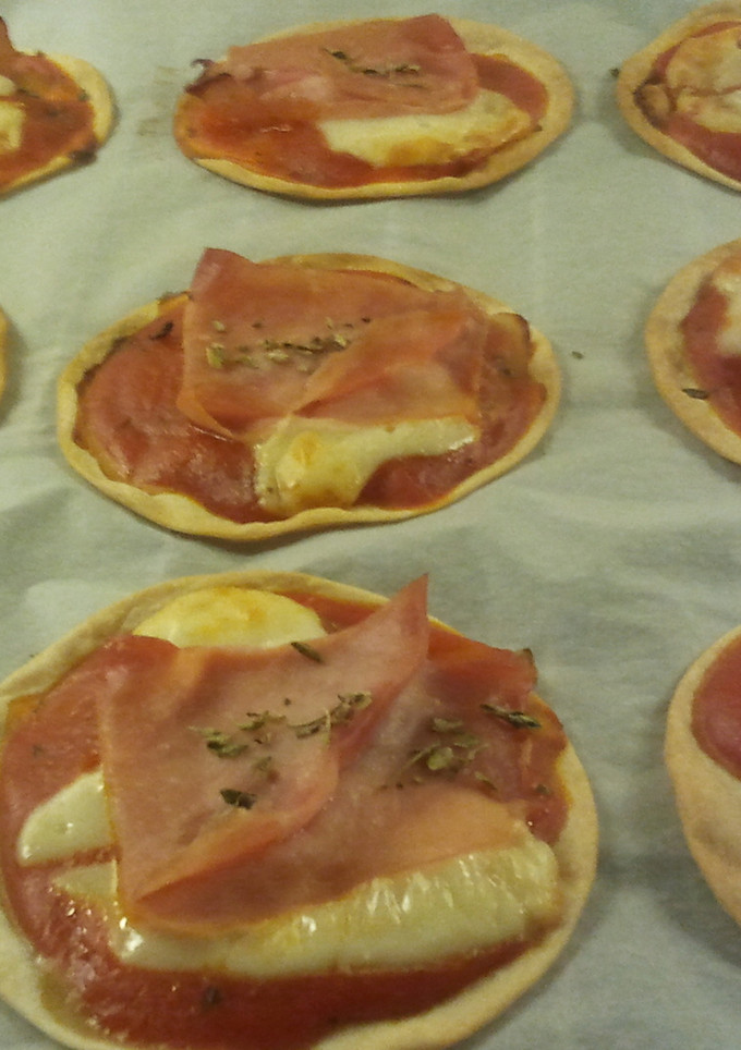 Una foto de Mini pizzas con obleas