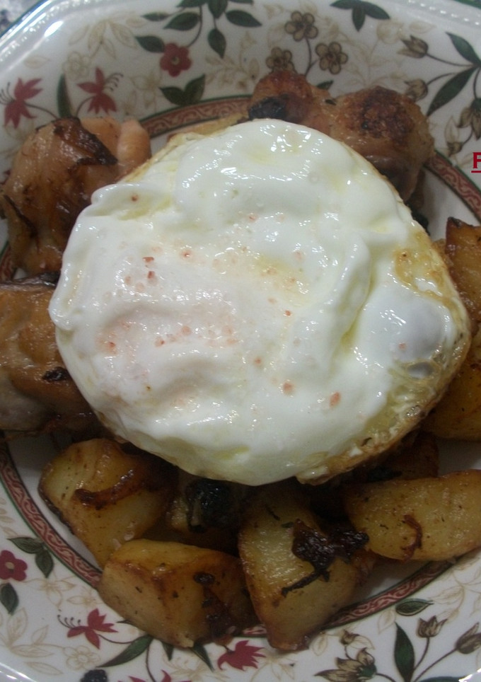Una foto de Pollo frito encebollado