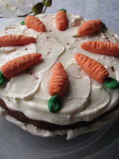Una foto de Pastel de zanahoria con glaseado de queso crema