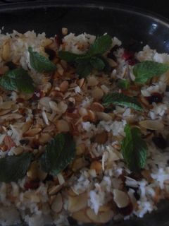 Una foto de Arroz blanco con almendras y arándanos