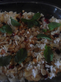 Una foto de Arroz blanco con almendras y arándanos