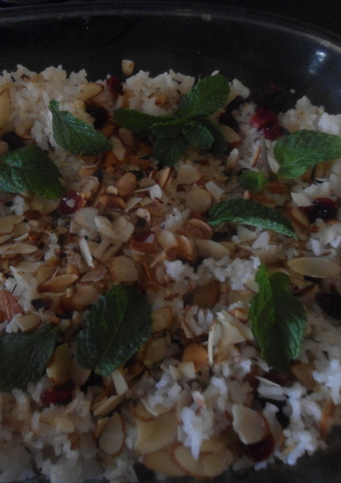 Una foto de Arroz blanco con almendras y arándanos