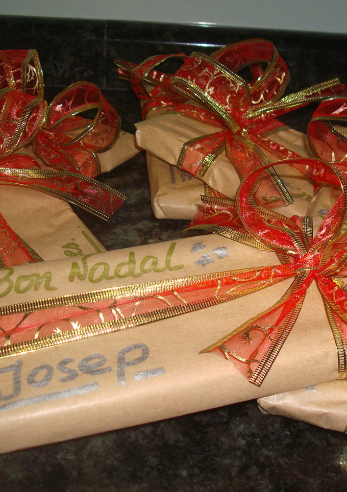 Una foto de Turrón casero de chocolate con frutos secos