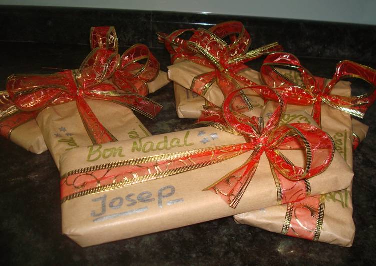 Turrón casero de chocolate con frutos secos