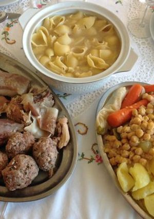 Una foto de Cocido catalán (Escudella i carn d'olla)