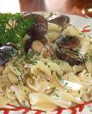 Fusilloni con setas y salsa de ajo y perejil