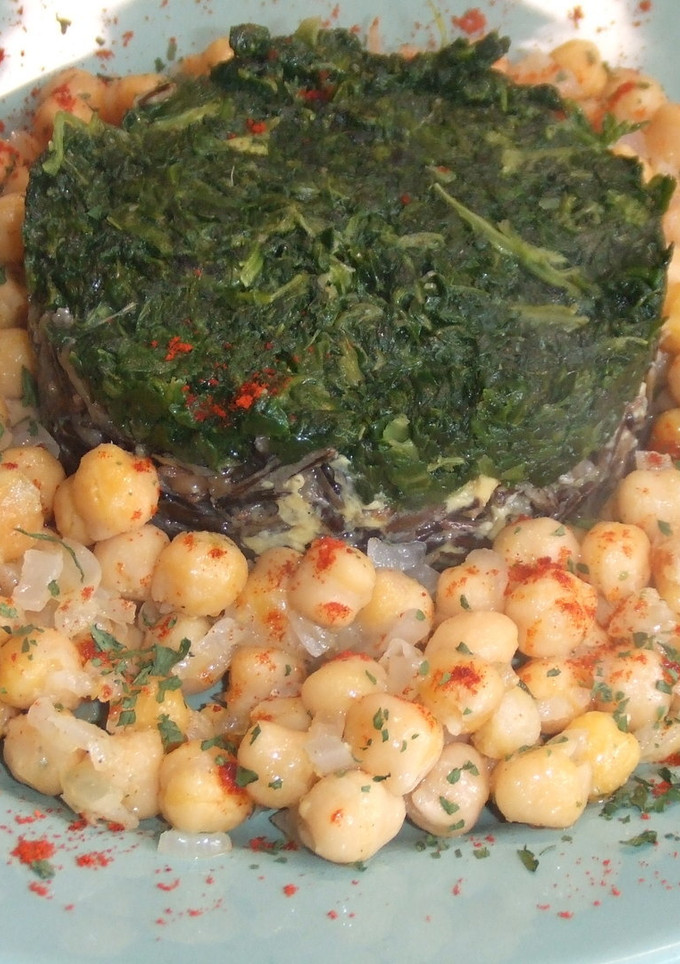 Una foto de Pastel de arroz salvaje con garbanzos al pimentón de La Vera