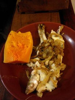 Una foto de Pejerrey encebollado