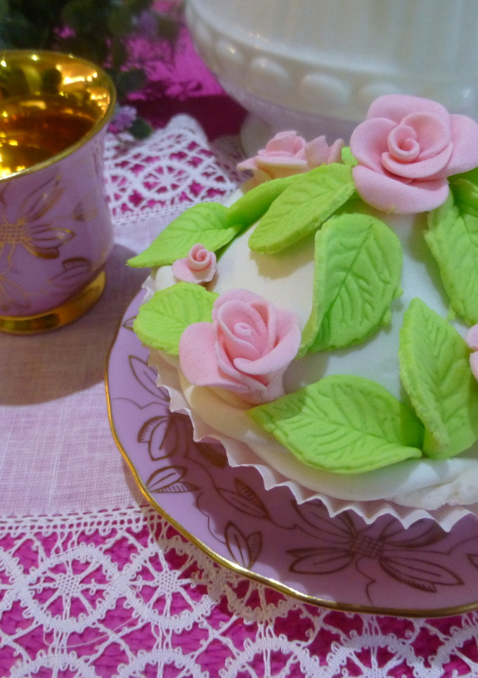 Una foto de Cupcakes de cesta de rosas