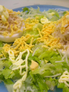 Una foto de Huevos rellenos de atún con mayonesa