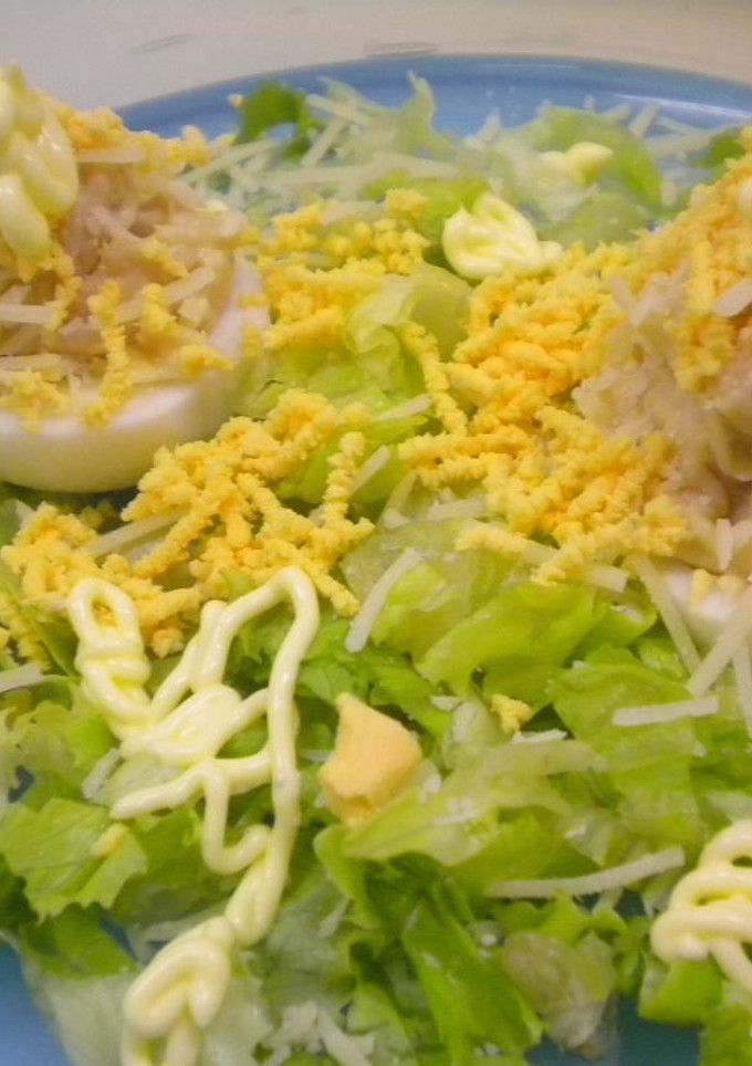 Una foto de Huevos rellenos de atún con mayonesa