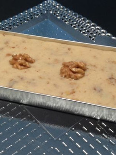 Una foto de Turrón de nata con nueces