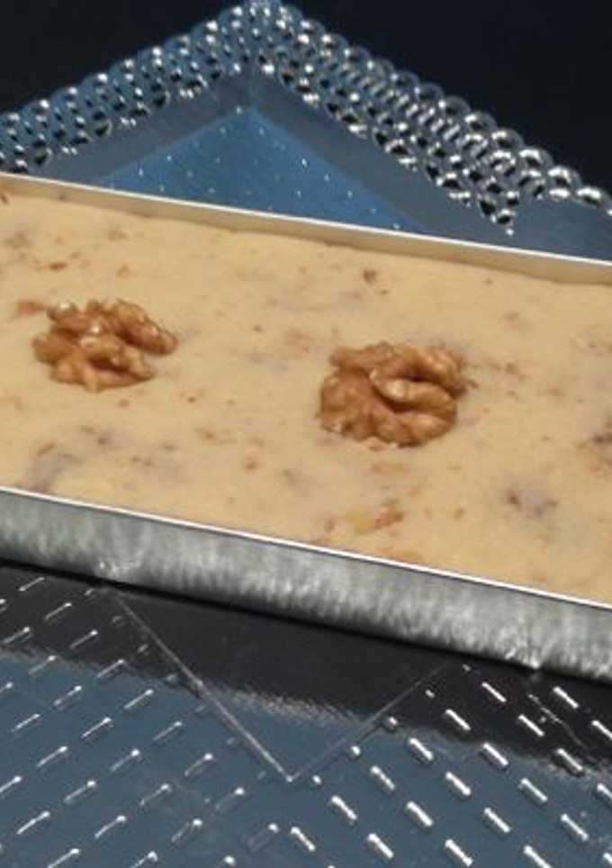 Una foto de Turrón de nata con nueces
