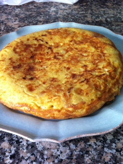 Una foto de Tortilla de patatas con cebolla confitada