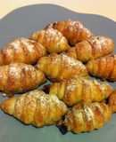 mini-croissants de hojaldre rellenos de chocolate a la taza