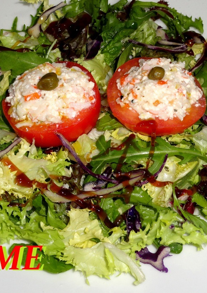 Una foto de Tomates rellenos de queso fresco y surimi