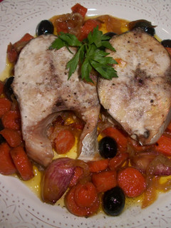 Una foto de Bonito con verduras al horno